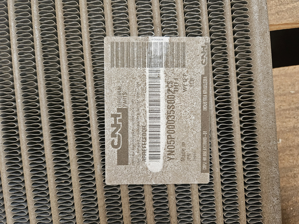 Case YN05P00035S002 - Radiador de óleo por Máquina de construção: foto 2 Case YN05P00035S002 - Radiador de óleo por Máquina de construção: foto 2