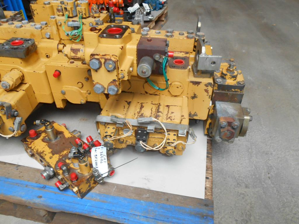 Válvula hidráulica por Máquina de construção Caterpillar 1644196: foto 10