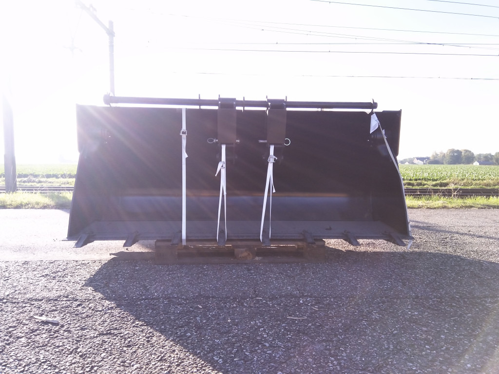 Caterpillar 5737993 - 5360034 - Balde para carregadeiras: foto 1 Caterpillar 5737993 - 5360034 - Balde para carregadeiras: foto 1