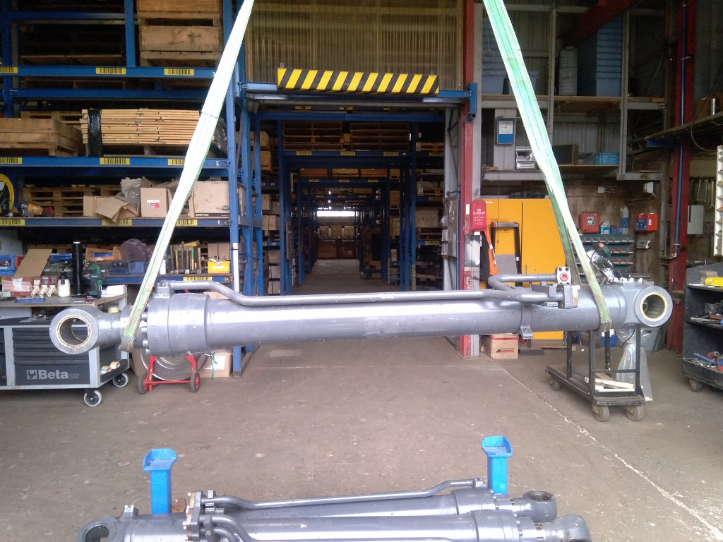 Doosan 400309-00550G - 400309-00551 - Cilindro hidráulico por Máquina de construção: foto 1 Doosan 400309-00550G - 400309-00551 - Cilindro hidráulico por Máquina de construção: foto 1
