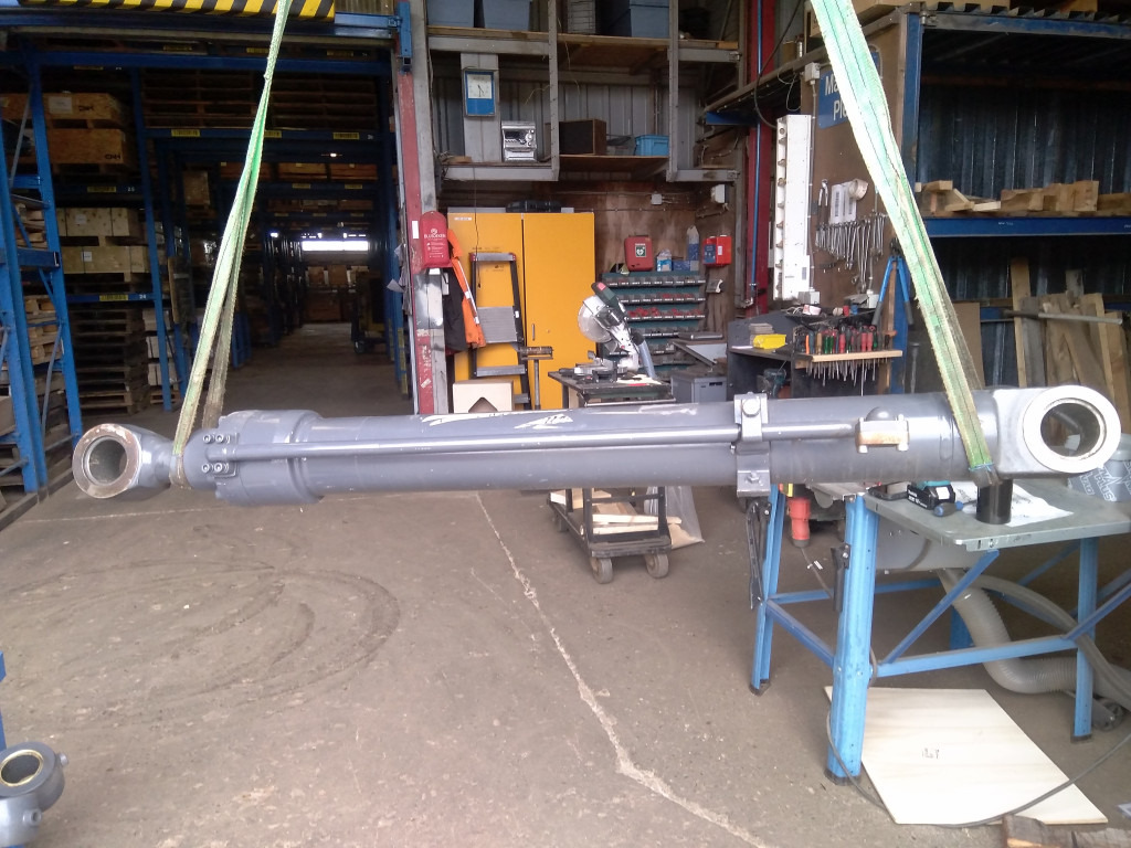 Doosan 400310-00996 - 400310-00309B - Cilindro hidráulico por Máquina de construção: foto 1 Doosan 400310-00996 - 400310-00309B - Cilindro hidráulico por Máquina de construção: foto 1