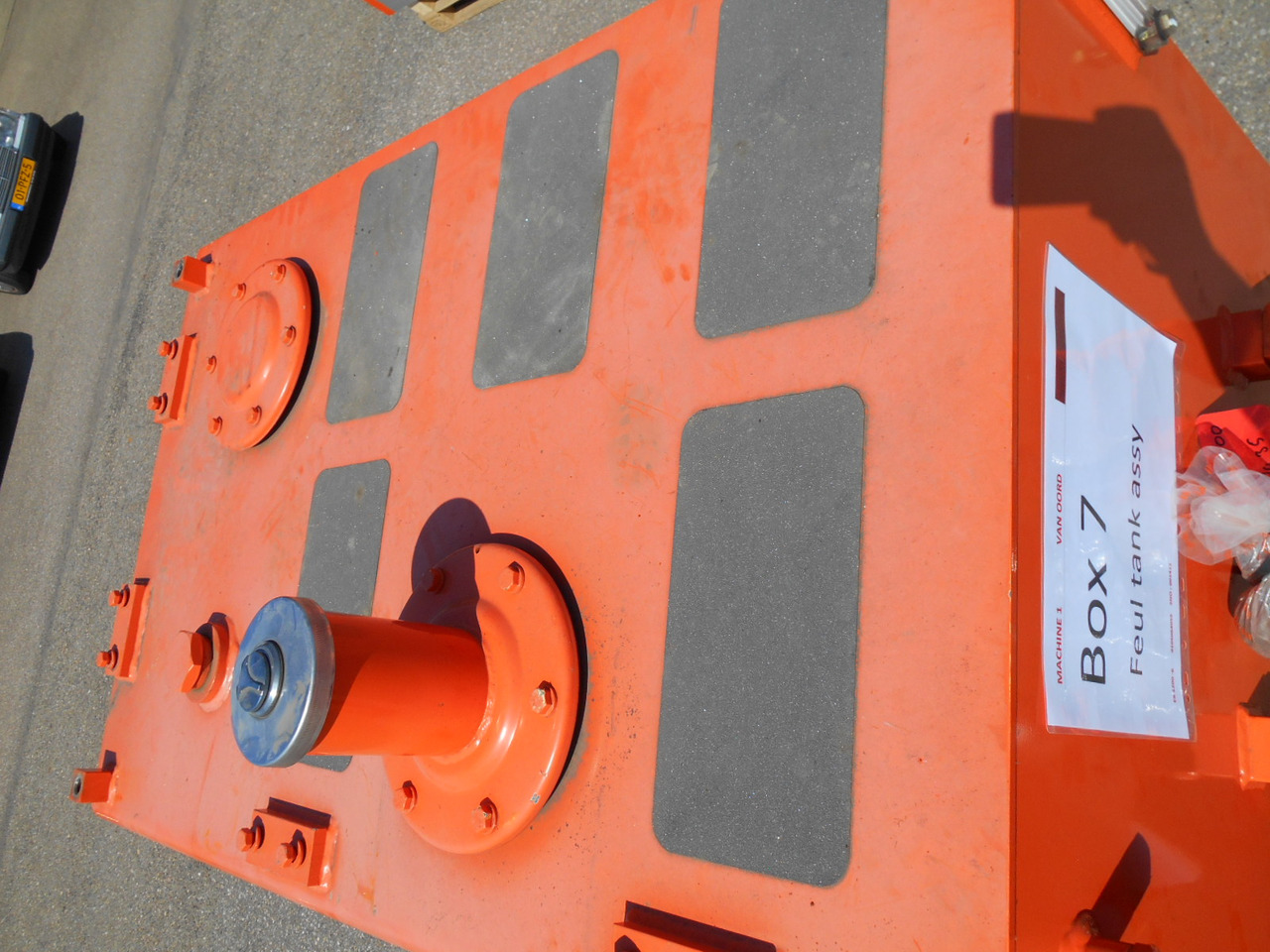 Hitachi EX1200-6 - 9278777 - Tanque de combustível por Máquina de construção: foto 1 Hitachi EX1200-6 - 9278777 - Tanque de combustível por Máquina de construção: foto 1
