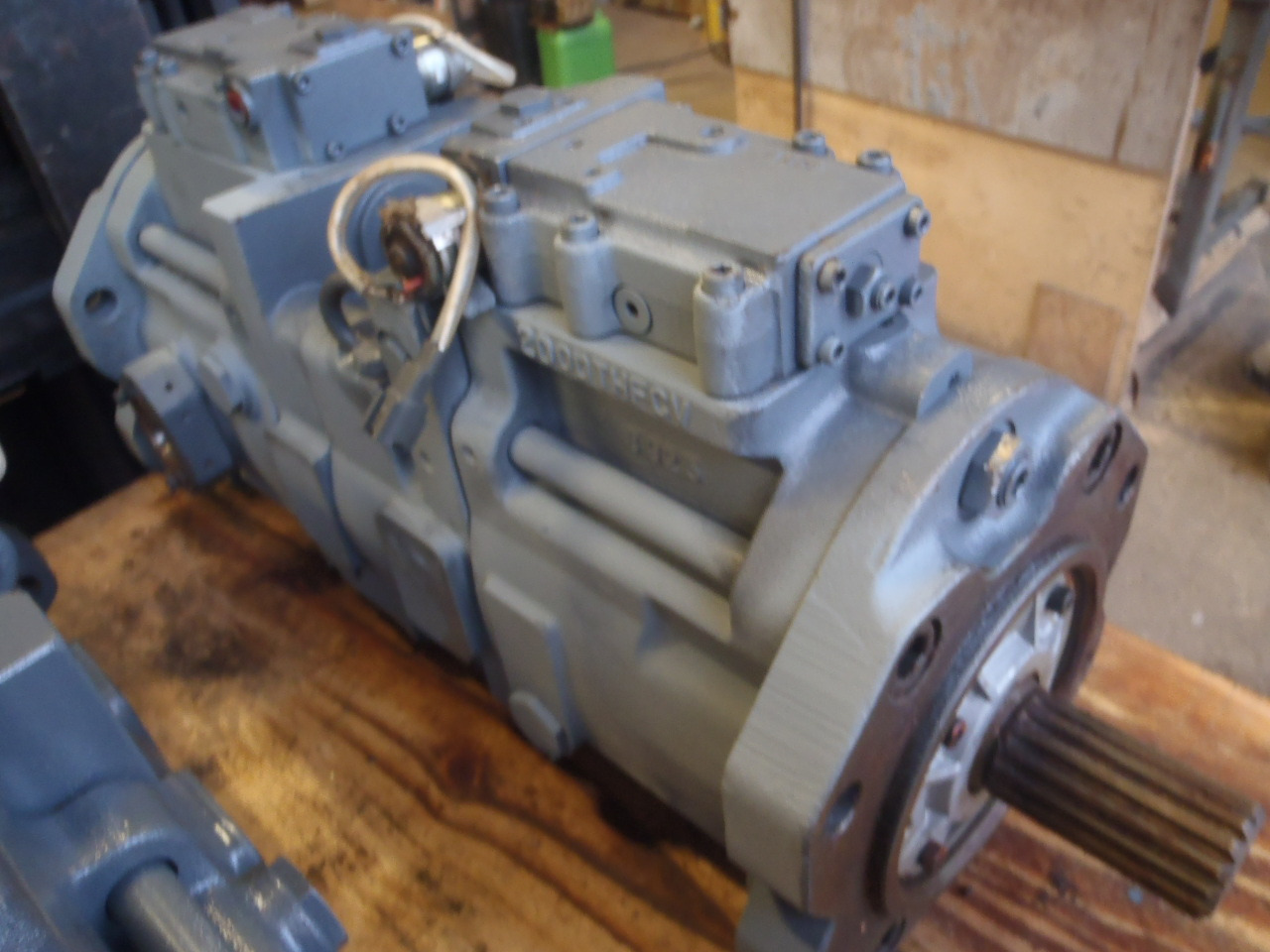 Kawasaki K3V180DTH19TR-OE11 - - Bomba hidráulica por Máquina de construção: foto 2 Kawasaki K3V180DTH19TR-OE11 - - Bomba hidráulica por Máquina de construção: foto 2