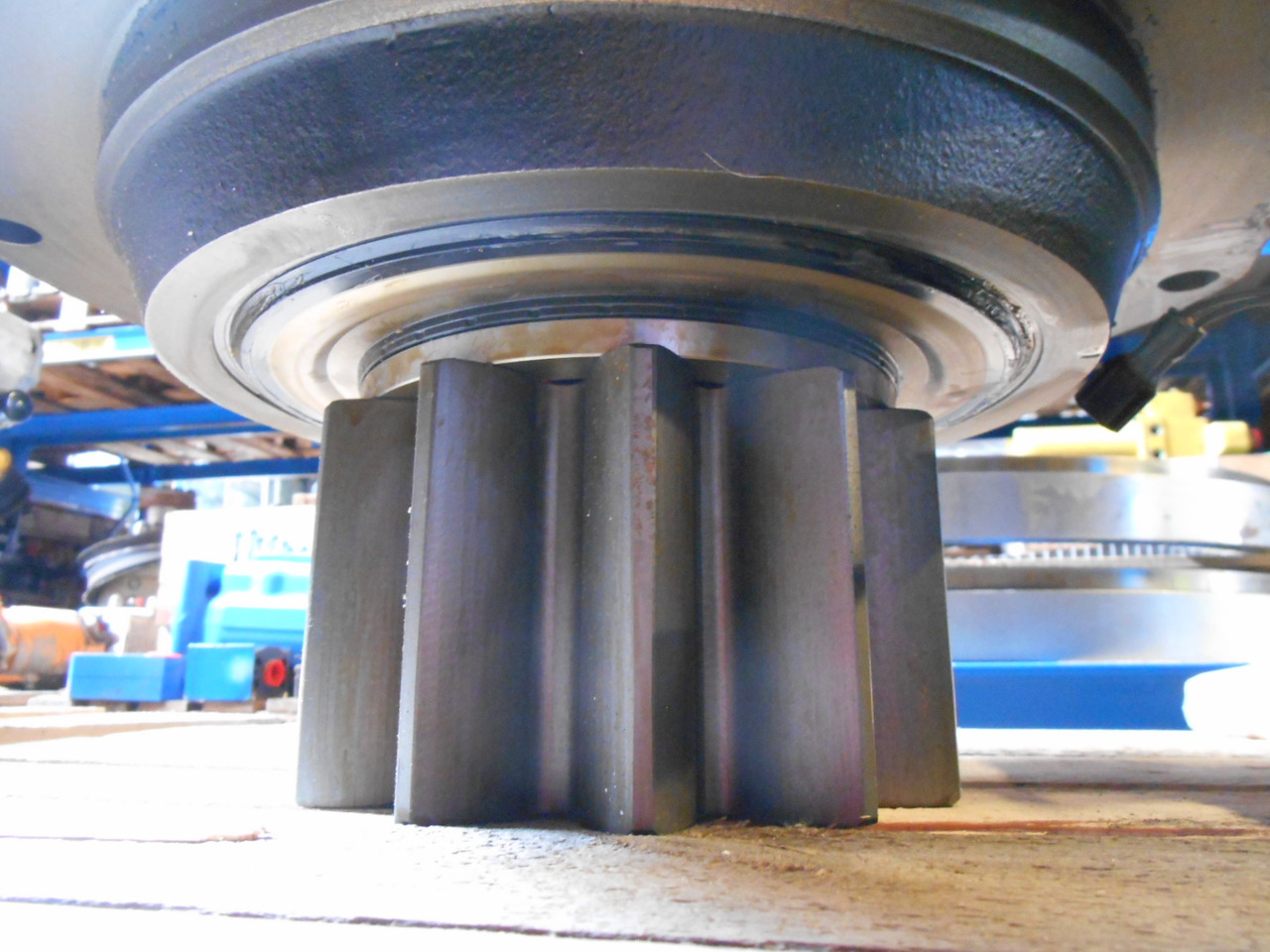 Kobelco LS32W00012F1 - Motor de giro por Máquina de construção: foto 4 Kobelco LS32W00012F1 - Motor de giro por Máquina de construção: foto 4