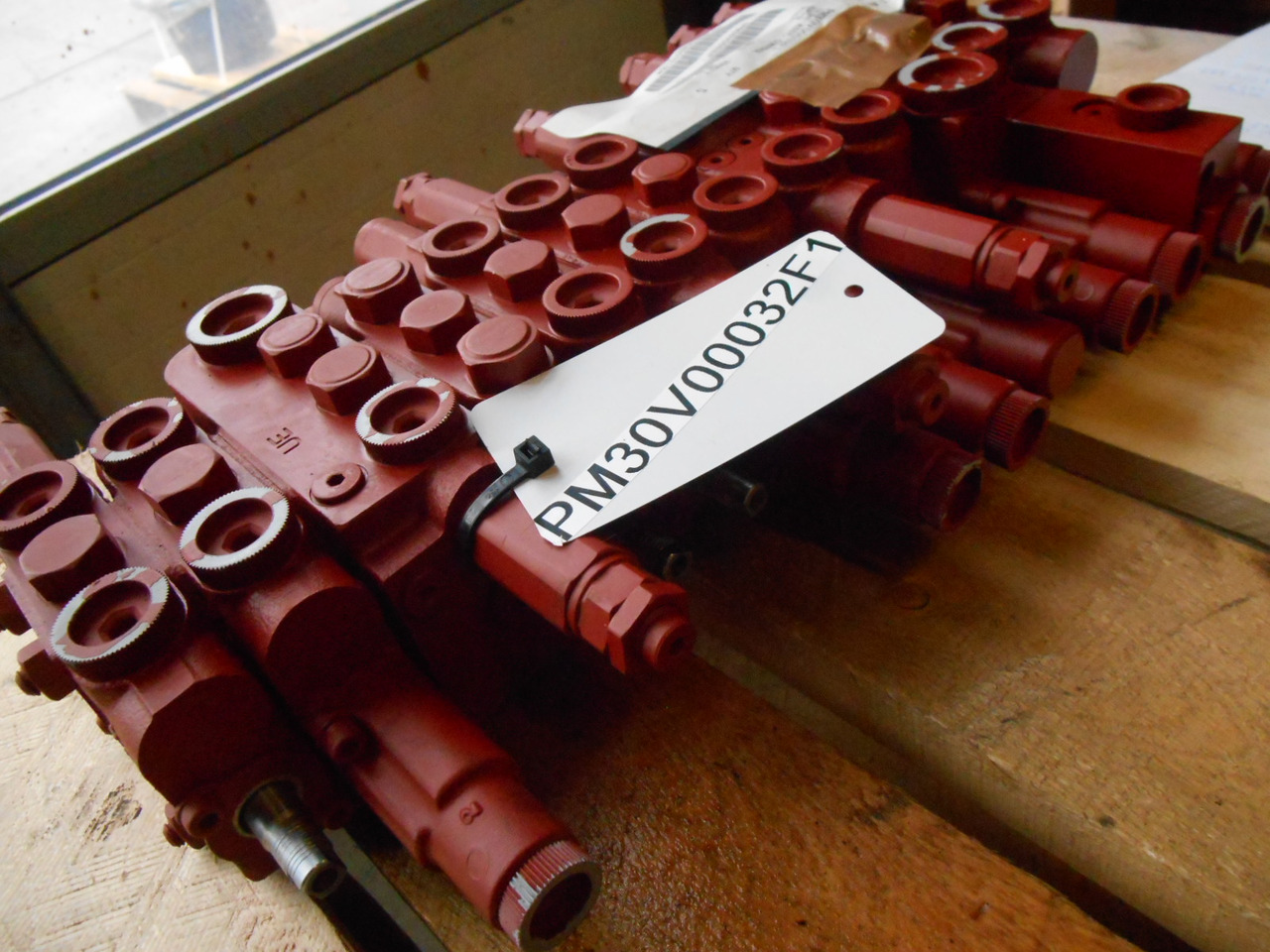 Kobelco PM30V00032F1 - Válvula hidráulica por Máquina de construção: foto 3 Kobelco PM30V00032F1 - Válvula hidráulica por Máquina de construção: foto 3