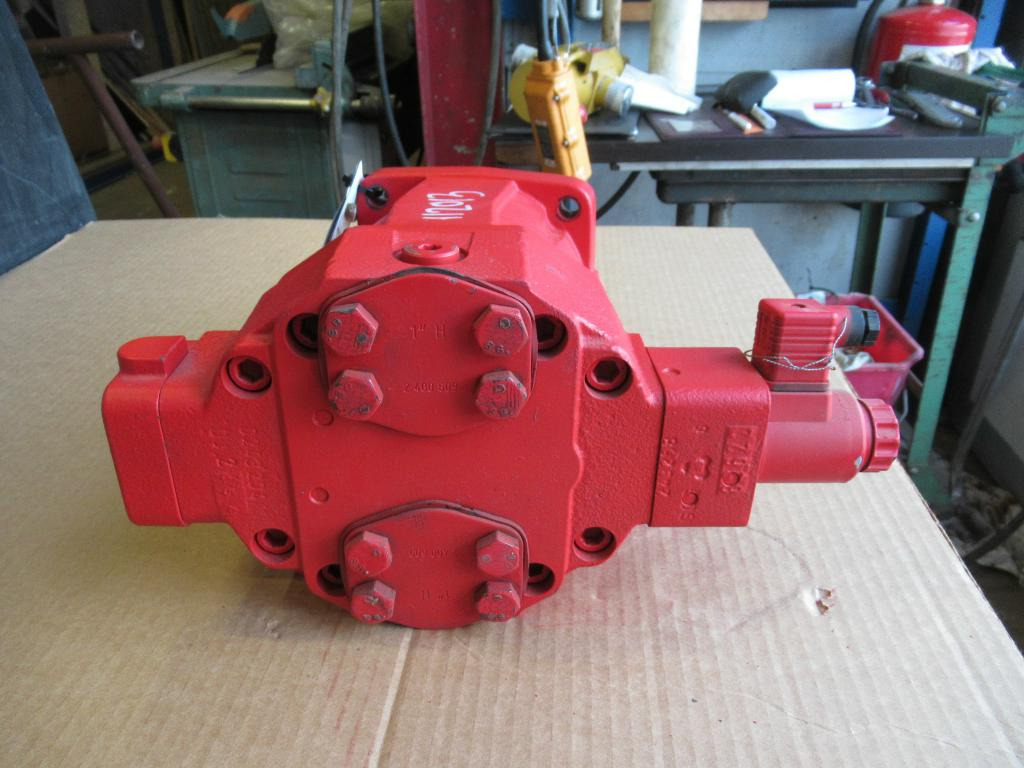 Motor hidráulico por Máquina de construção New Holland 2405122: foto 7