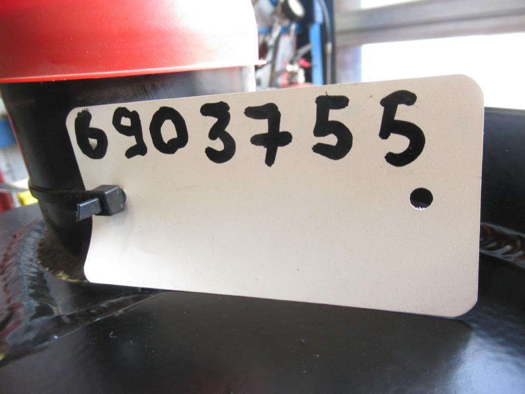 New Holland 6903755 - Intercooler por Máquina de construção: foto 4 New Holland 6903755 - Intercooler por Máquina de construção: foto 4