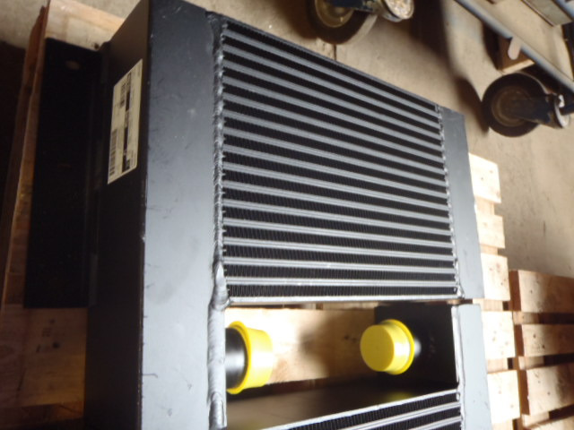 New Holland 6914286 - Intercooler por Máquina de construção: foto 2 New Holland 6914286 - Intercooler por Máquina de construção: foto 2