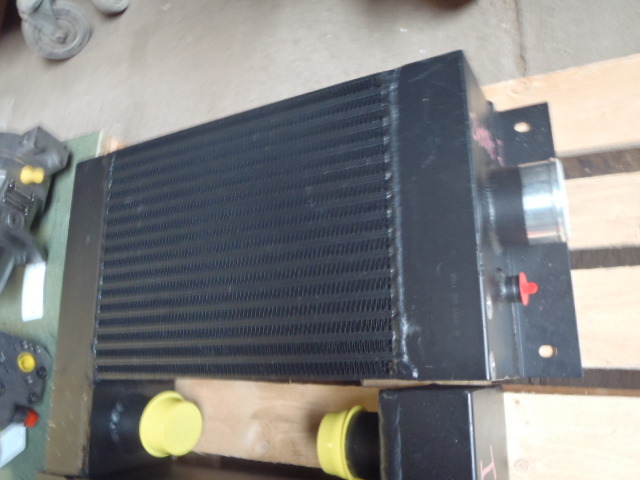 New Holland 6914286 - Intercooler por Máquina de construção: foto 1 New Holland 6914286 - Intercooler por Máquina de construção: foto 1