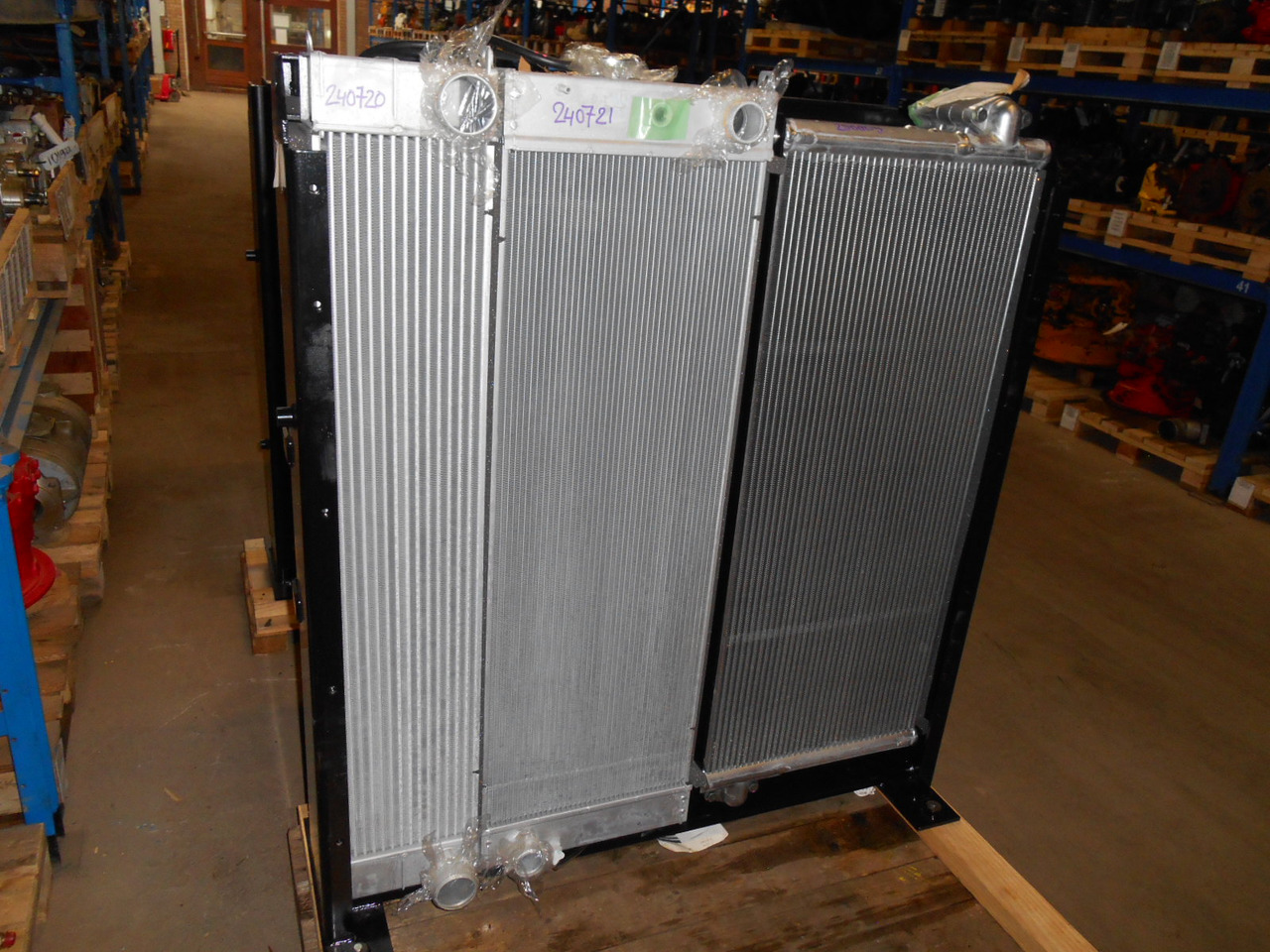 New Holland LC05P00043S003 - Intercooler por Máquina de construção: foto 4 New Holland LC05P00043S003 - Intercooler por Máquina de construção: foto 4
