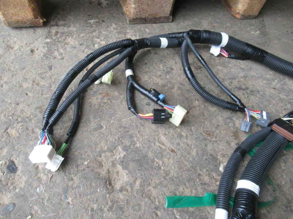 New Holland LF13E01056P2 - Cables/ Wire harness por Máquina de construção: foto 4 New Holland LF13E01056P2 - Cables/ Wire harness por Máquina de construção: foto 4
