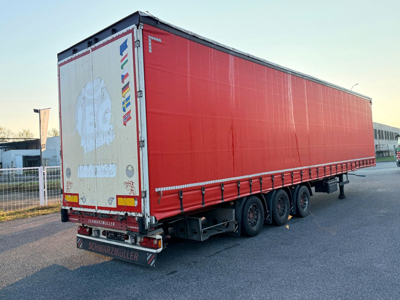 Schwarzmüller S 1 / J - Semi-reboque de lona: foto 4 Schwarzmüller S 1 / J - Semi-reboque de lona: foto 4