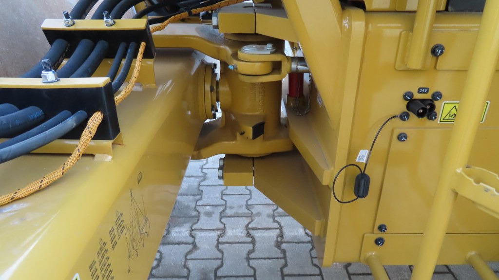 Compactador Caterpillar CS66B: foto 15
