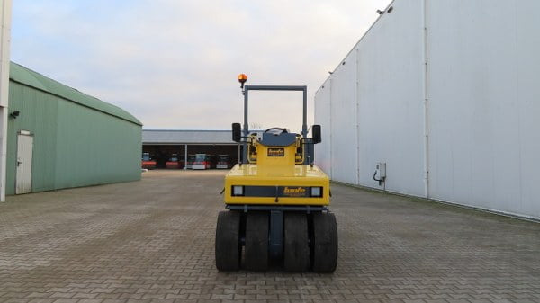 Compactador de pneus Sakai TS 160: foto 7