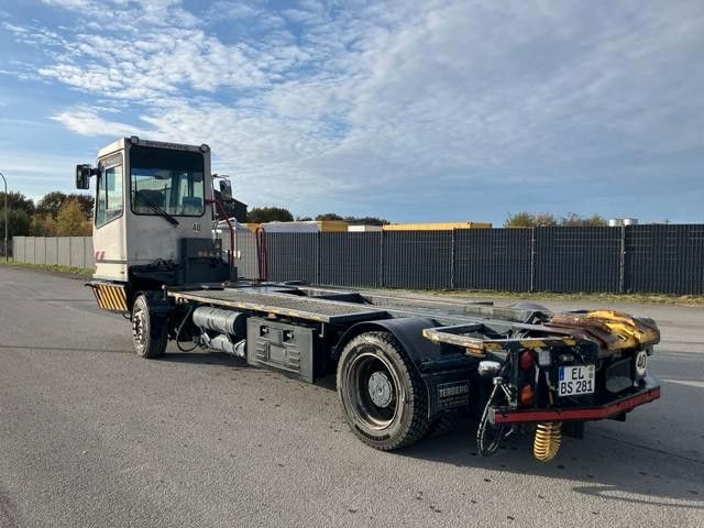 BC 182 - Camião transportador de contêineres/ Caixa móvel: foto 4 BC 182 - Camião transportador de contêineres/ Caixa móvel: foto 4