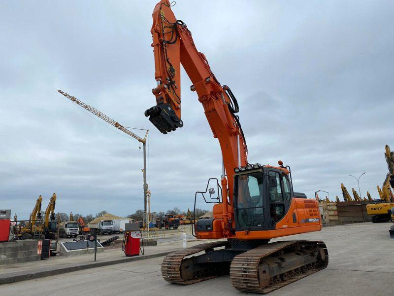 Doosan DX 225 LC - Escavadora de rastos: foto 1 Doosan DX 225 LC - Escavadora de rastos: foto 1