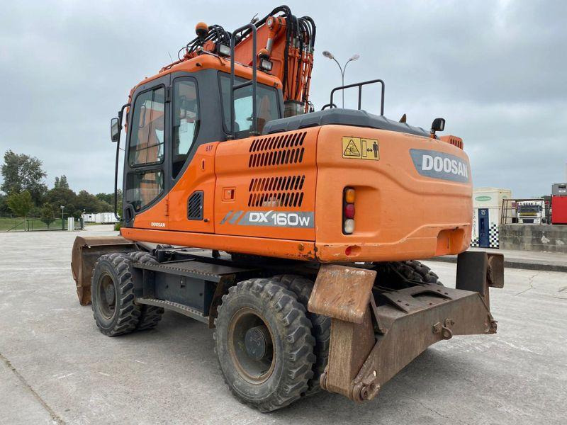 Doosan DX160 - Escavadeira de rodas: foto 3 Doosan DX160 - Escavadeira de rodas: foto 3