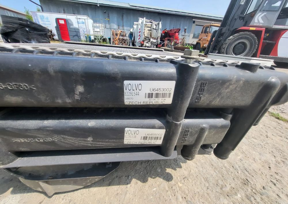 ZESTAW CHŁODZENIA VOLVO FE hybryda do chłodzenia baterii – Chłodnica + Wentylatory + Sterownik (Używany) - Sistema de arrefecimento por Camião: foto 3 ZESTAW CHŁODZENIA VOLVO FE hybryda do chłodzenia baterii – Chłodnica + Wentylatory + Sterownik (Używany) - Sistema de arrefecimento por Camião: foto 3