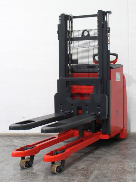 Linde D 10 1163 - Stacker: foto 2 Linde D 10 1163 - Stacker: foto 2