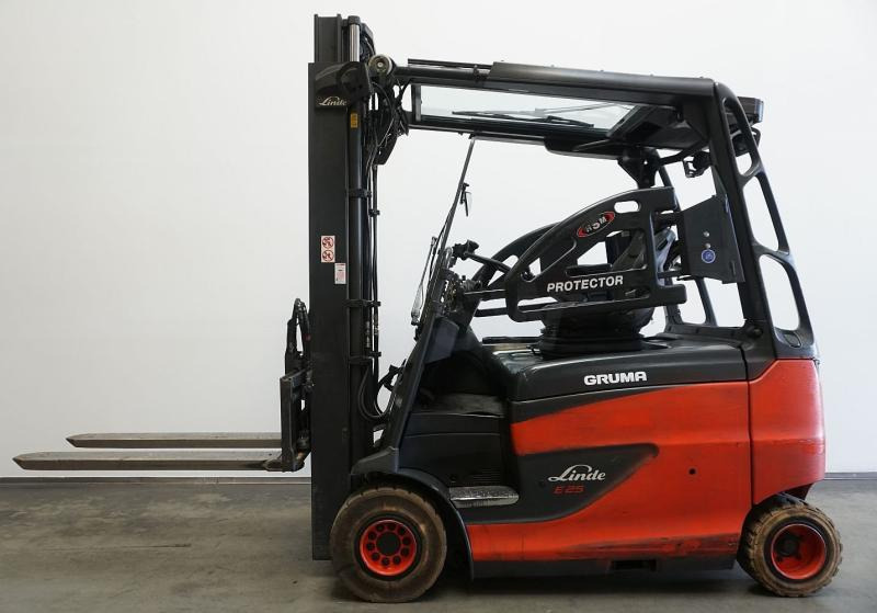 Linde E 25/600 RHL 387 - Empilhadeira elétrica: foto 4 Linde E 25/600 RHL 387 - Empilhadeira elétrica: foto 4