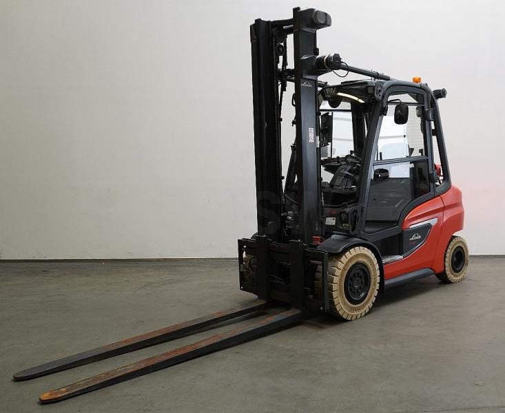 Linde H 35 T 1202 - Empilhadeira a gás: foto 1 Linde H 35 T 1202 - Empilhadeira a gás: foto 1