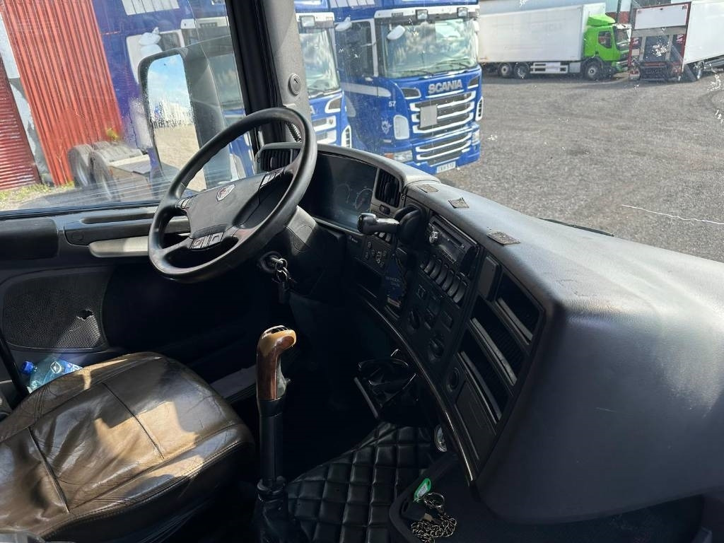 Scania R420LB6X24MNA serie 0746 - Camião furgão: foto 2 Scania R420LB6X24MNA serie 0746 - Camião furgão: foto 2