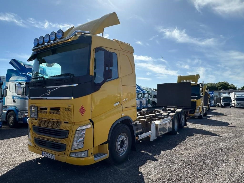 Volvo FH 6X2 6525 - Camião transportador de contêineres/ Caixa móvel: foto 2 Volvo FH 6X2 6525 - Camião transportador de contêineres/ Caixa móvel: foto 2