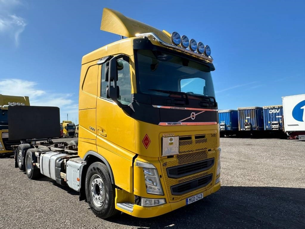Volvo FH 6X2 6525 - Camião transportador de contêineres/ Caixa móvel: foto 1 Volvo FH 6X2 6525 - Camião transportador de contêineres/ Caixa móvel: foto 1