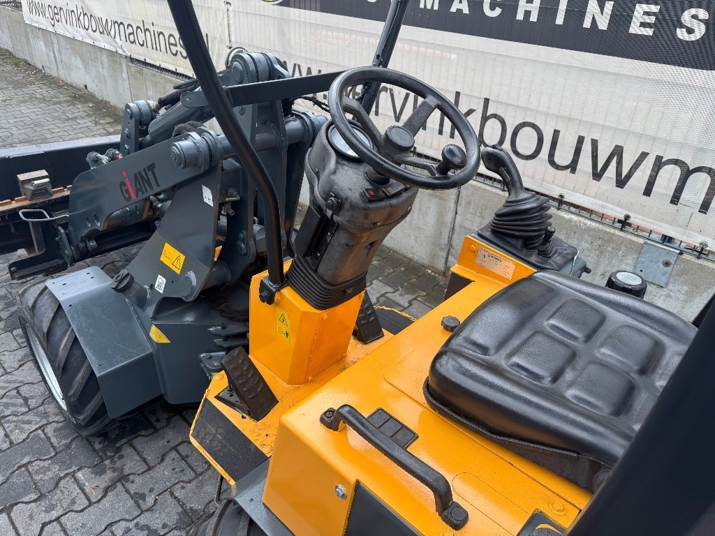 GiANT B204SW - Carregadora articulada: foto 4 GiANT B204SW - Carregadora articulada: foto 4