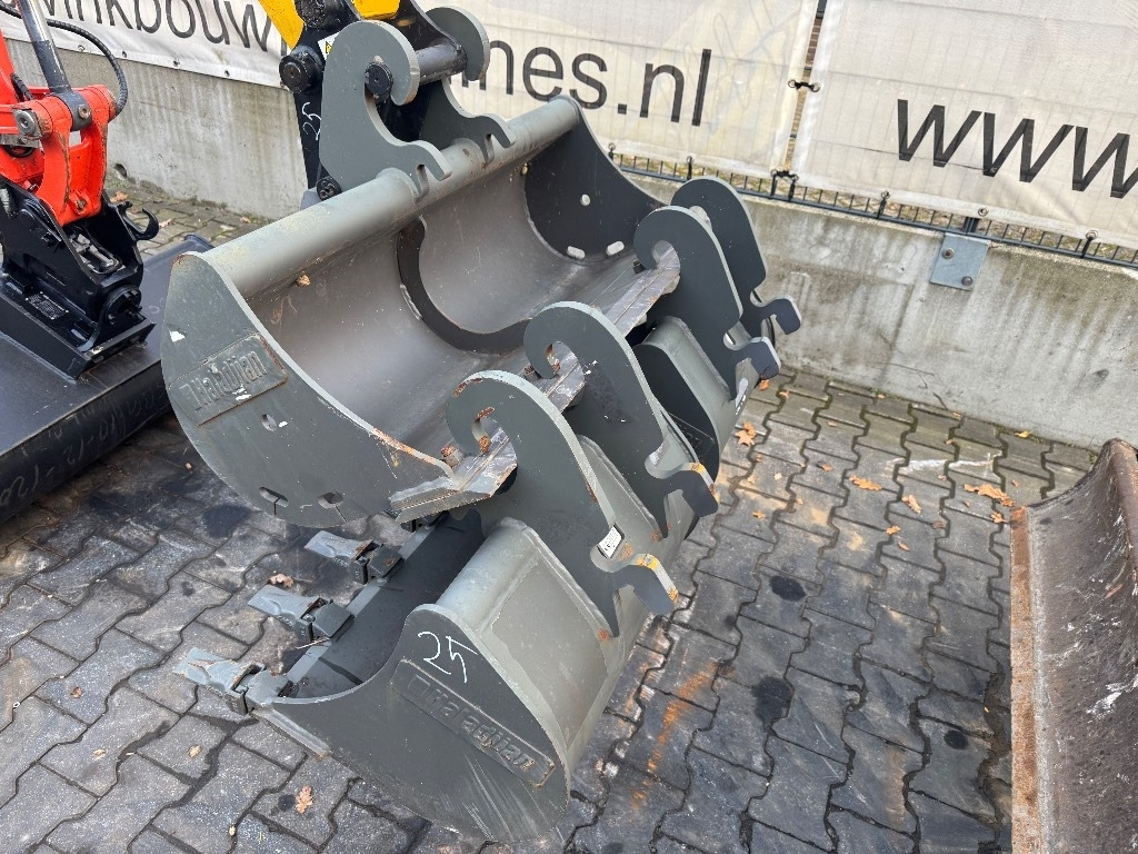 Komatsu PC 26 MR-3 - Mini escavadeira: foto 2 Komatsu PC 26 MR-3 - Mini escavadeira: foto 2