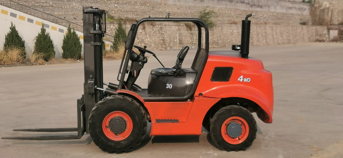 QINGDAO PROMISING 3T 4WD Rough Terrain Forklift CPCD30 - Empilhador todo-o-terreno: foto 2 QINGDAO PROMISING 3T 4WD Rough Terrain Forklift CPCD30 - Empilhador todo-o-terreno: foto 2