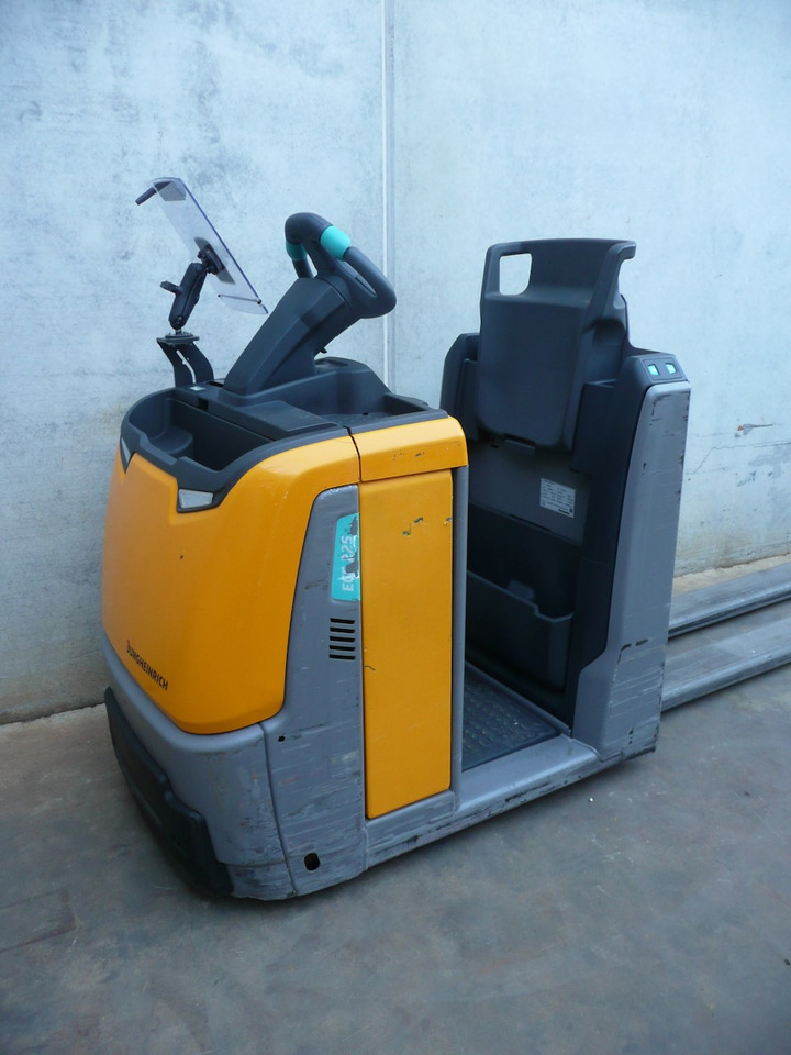 Jungheinrich ECE 225 2400x510mm - Order-picker: foto 3 Jungheinrich ECE 225 2400x510mm - Order-picker: foto 3