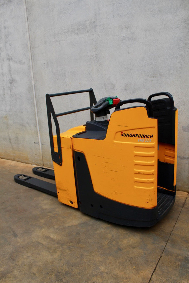 Jungheinrich ERE 225 - Porta-palete: foto 1 Jungheinrich ERE 225 - Porta-palete: foto 1