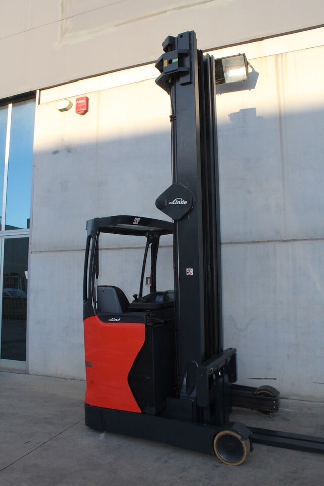 Linde R14HD - Empilhador retráctil: foto 1 Linde R14HD - Empilhador retráctil: foto 1