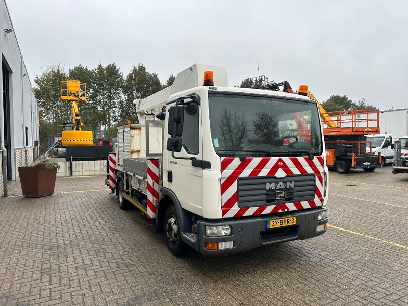 BISON Palfinger TKA 17 - Caminhão com plataforma aérea: foto 4 BISON Palfinger TKA 17 - Caminhão com plataforma aérea: foto 4