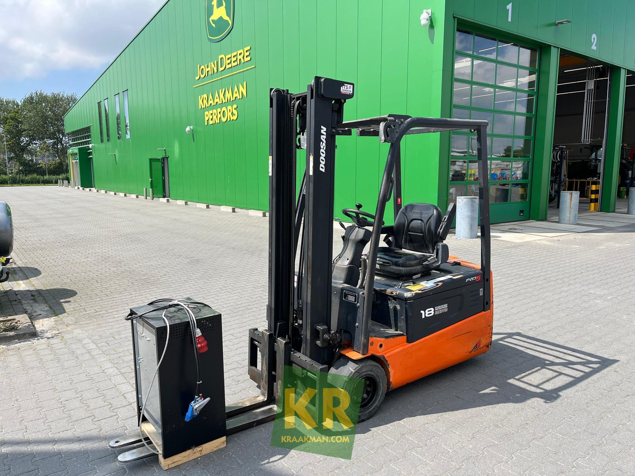 Doosan B18T - Empilhadeira montada em caminhão: foto 1 Doosan B18T - Empilhadeira montada em caminhão: foto 1