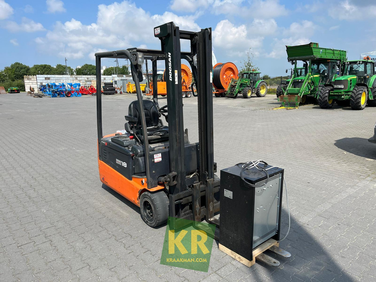 Doosan B18T - Empilhadeira montada em caminhão: foto 3 Doosan B18T - Empilhadeira montada em caminhão: foto 3
