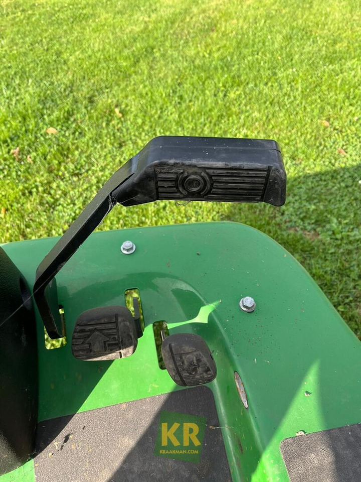 John Deere 1580  - Cortador de grama: foto 5 John Deere 1580  - Cortador de grama: foto 5