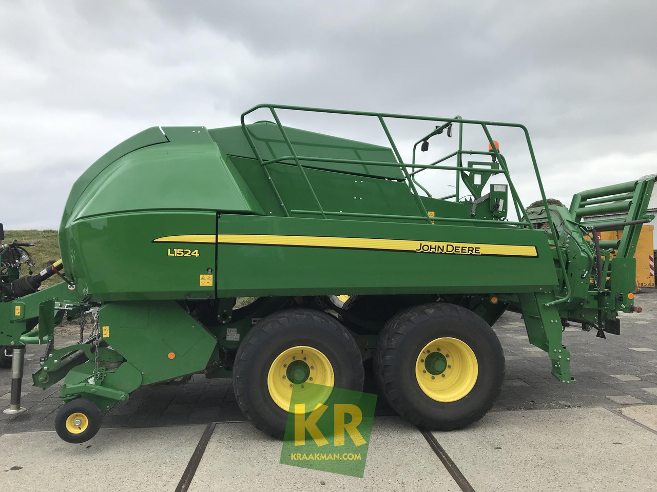 John Deere L1524 - Enfardadeira de fardos quadrados: foto 1 John Deere L1524 - Enfardadeira de fardos quadrados: foto 1