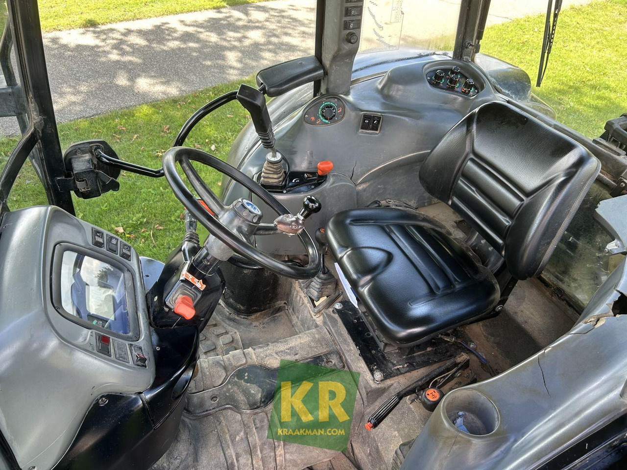 New Holland TN75S - Trator: foto 5 New Holland TN75S - Trator: foto 5