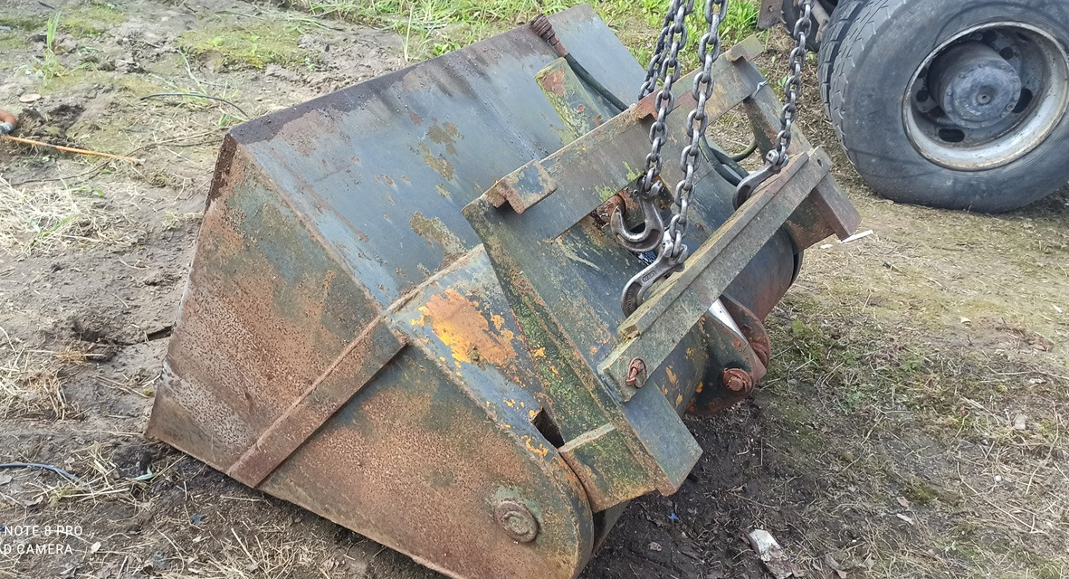 - Balde por Equipamento: foto 2 - Balde por Equipamento: foto 2