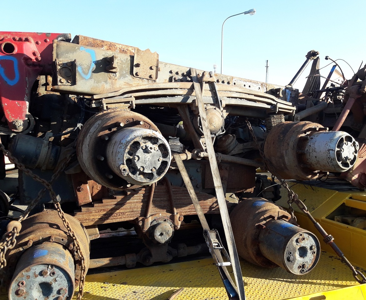 VOLVO FH 12 FH16 FM - Eixo e peças por Camião: foto 1 VOLVO FH 12 FH16 FM - Eixo e peças por Camião: foto 1