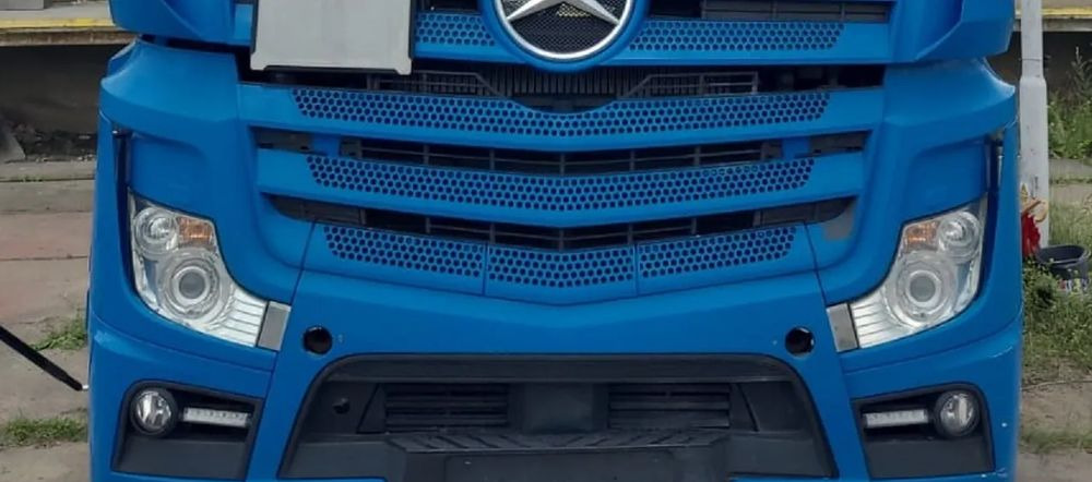 ZDERZAK KOMPLETNY PRZÓD REFLEKTORY ACTROS MP4 BIG SPACE - Carroceria e exterior por Camião: foto 1 ZDERZAK KOMPLETNY PRZÓD REFLEKTORY ACTROS MP4 BIG SPACE - Carroceria e exterior por Camião: foto 1