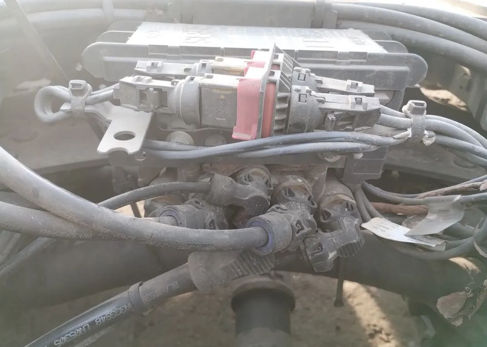 Zawór EBS Modulator Knorr VOLVO FH 2023 22225552 - Sistema elétrico por Camião: foto 2 Zawór EBS Modulator Knorr VOLVO FH 2023 22225552 - Sistema elétrico por Camião: foto 2