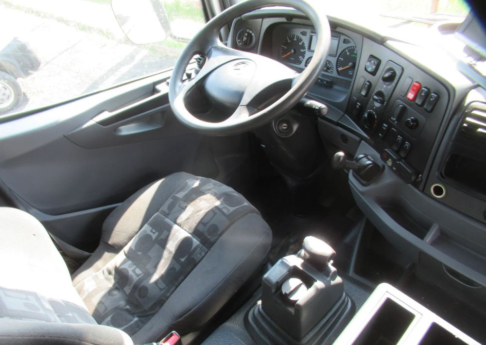 Caminhão de lixo Mercedes-Benz Axor 1829   1833: foto 6