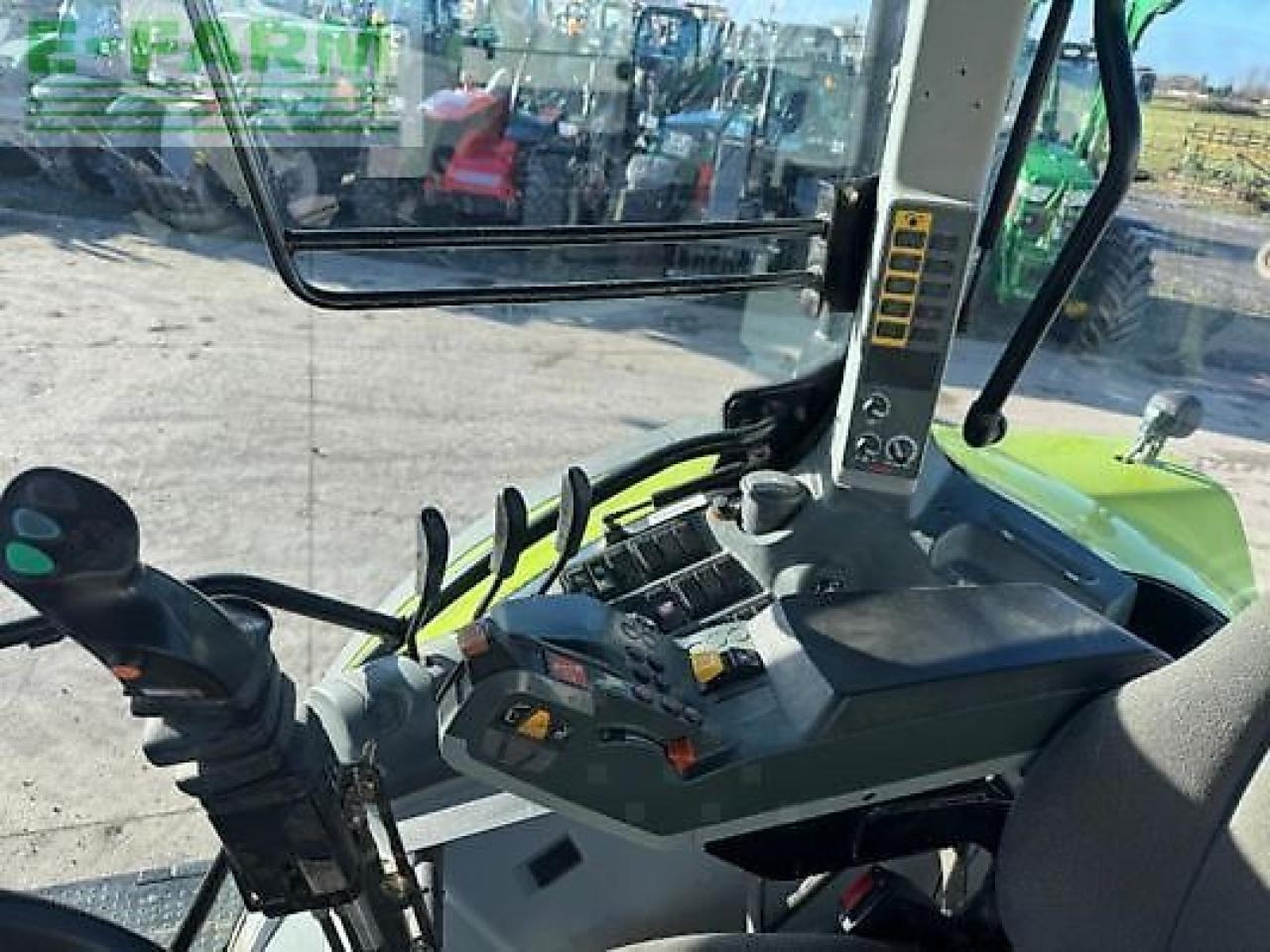 Trator CLAAS arion 520: foto 9