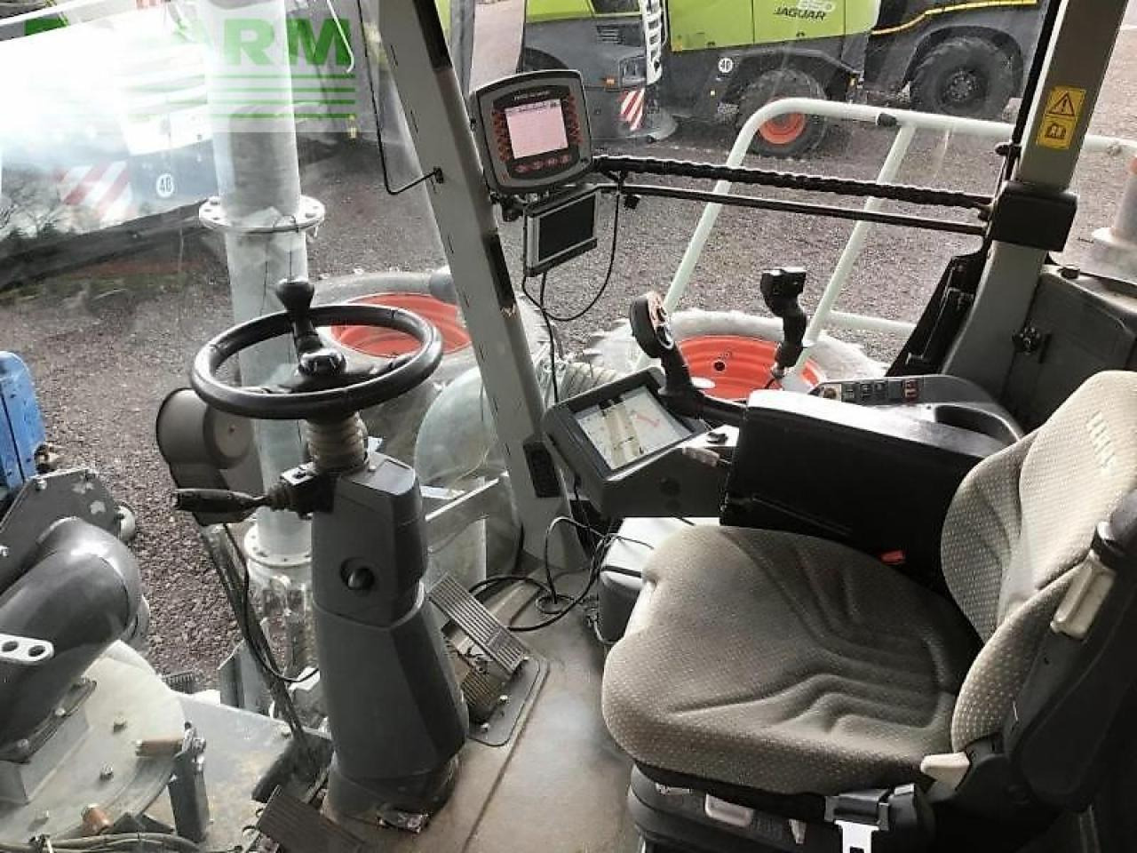 Pulverizador automotor CLAAS xerion 3800 saddle trac: foto 7 Pulverizador automotor CLAAS xerion 3800 saddle trac: foto 7