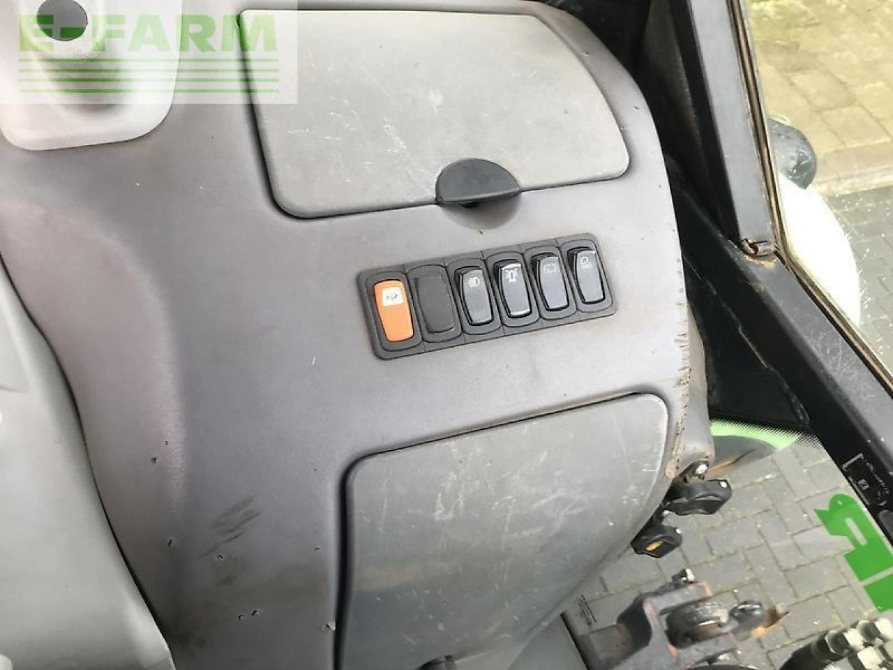 Trator Deutz-Fahr deutz agrotron ttv430 met brede wielen: foto 11 Trator Deutz-Fahr deutz agrotron ttv430 met brede wielen: foto 11