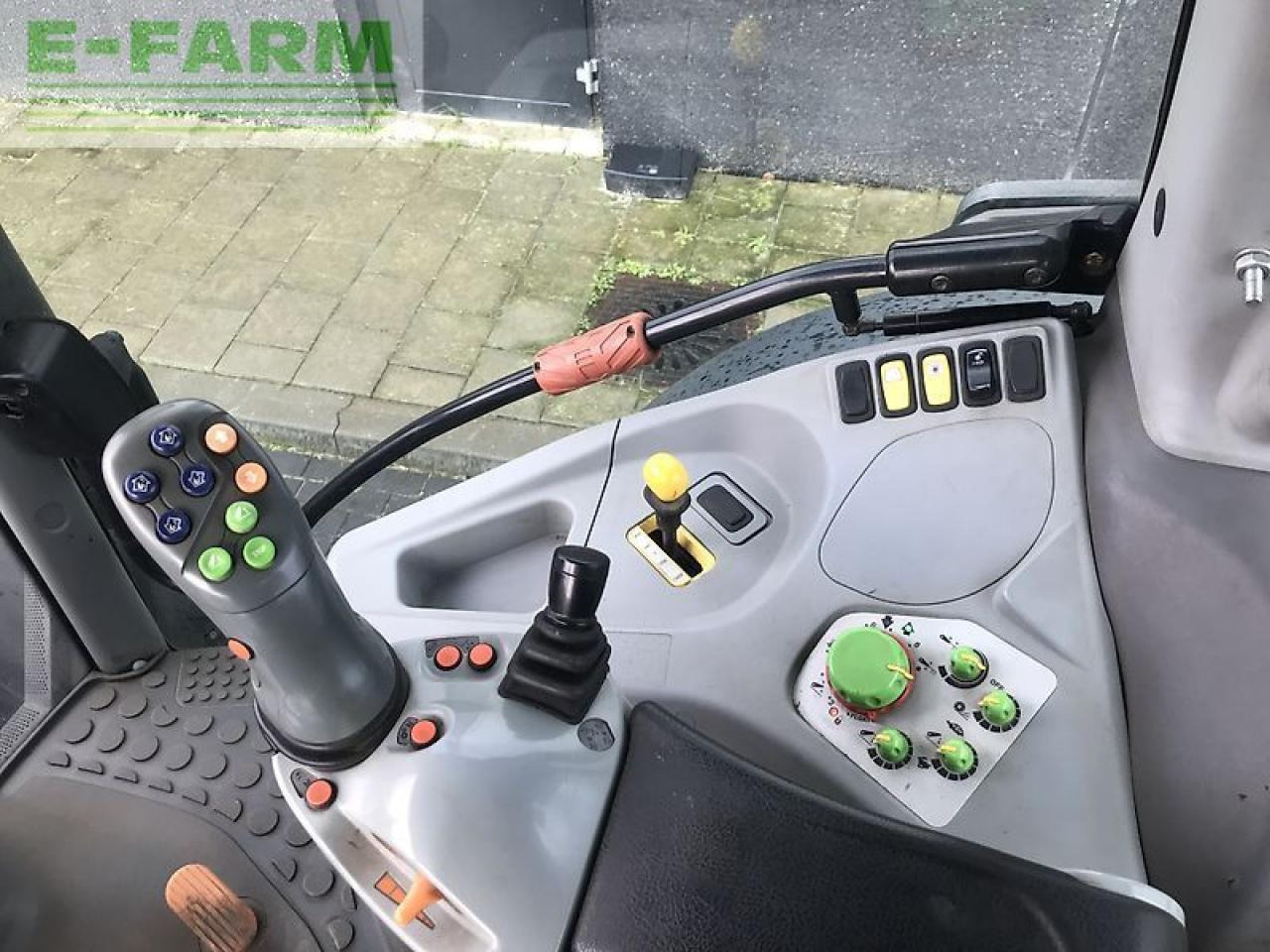 Trator Deutz-Fahr deutz agrotron ttv430 met brede wielen: foto 15 Trator Deutz-Fahr deutz agrotron ttv430 met brede wielen: foto 15