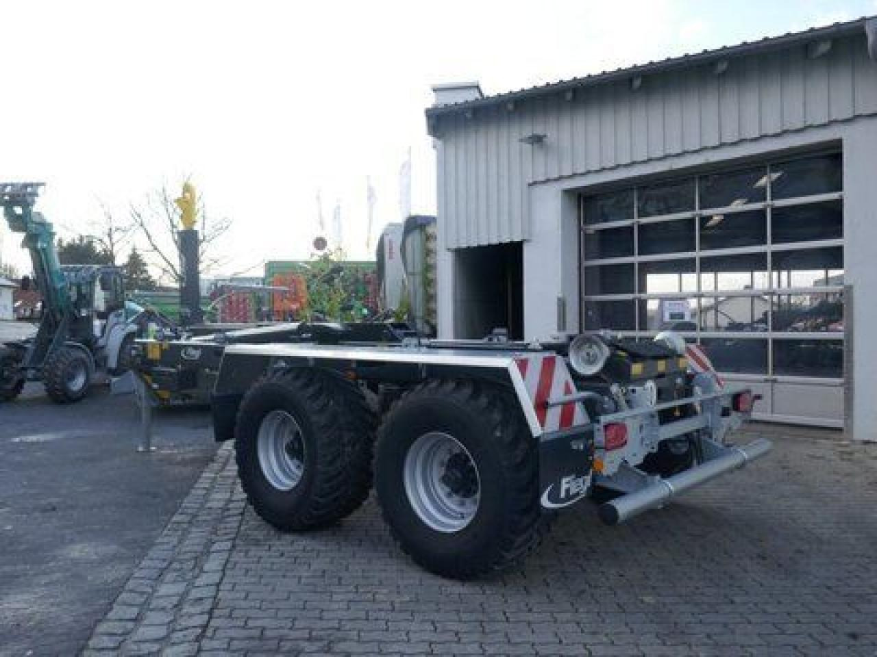 Fliegl hkl 22 - tandem abrollkipper - abgelagert! - Reboque ampliroll/ Multibenne: foto 5 Fliegl hkl 22 - tandem abrollkipper - abgelagert! - Reboque ampliroll/ Multibenne: foto 5